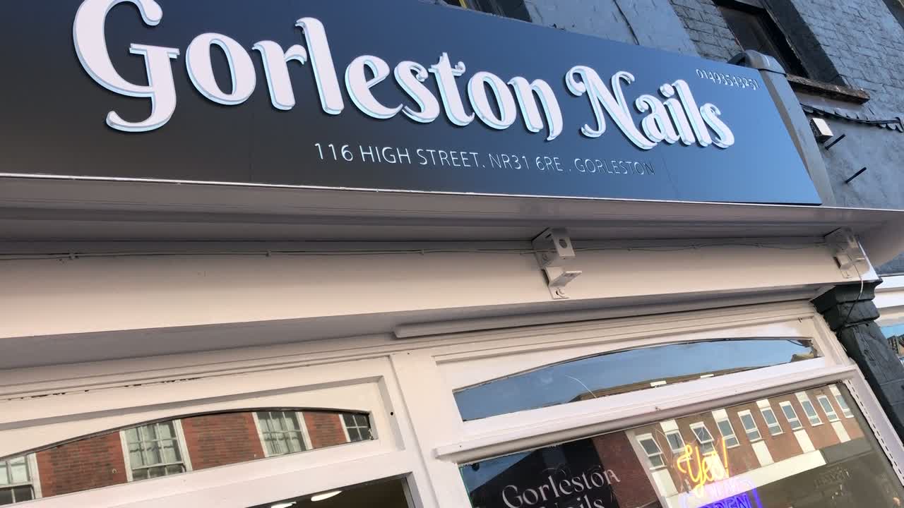 Gorleston Nails sign